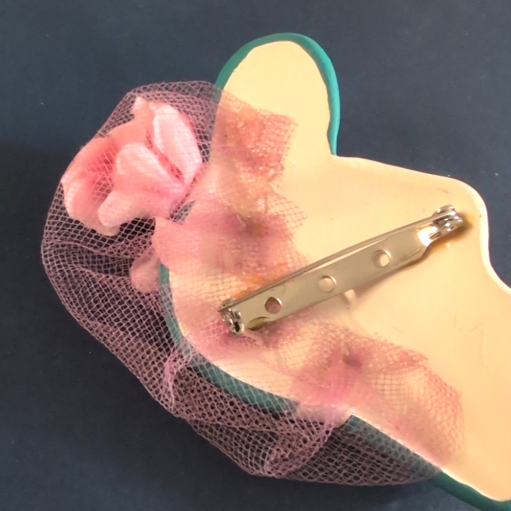 Vintage Ceramic Pin - Picture 3 of 3
